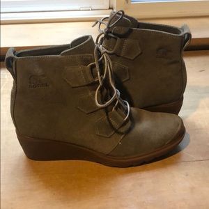 Sorel wedge boot